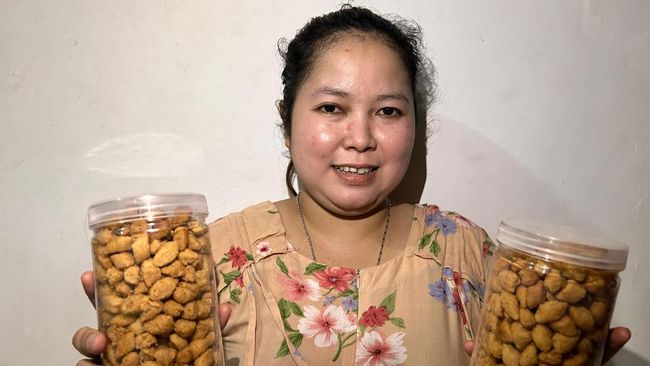 Sempat Terpuruk, Penjual Kue dan Baju Ini Bisa Sukses Berkat Holding UMi